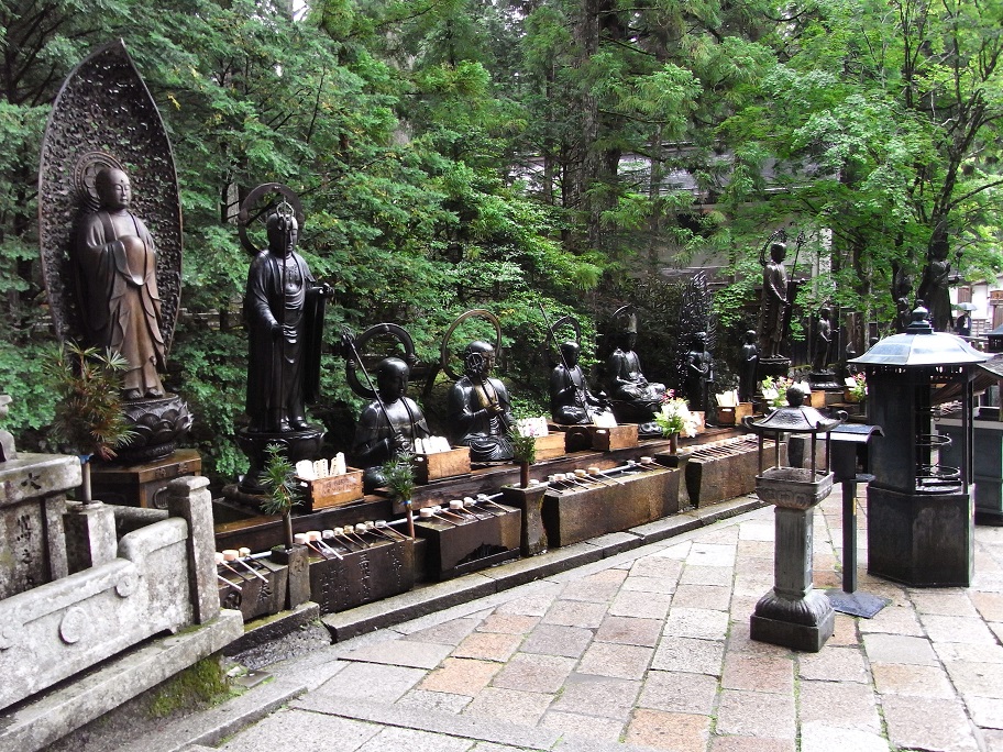 奥の院